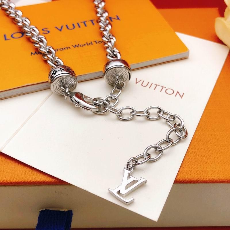 LV Suits 01yxx28