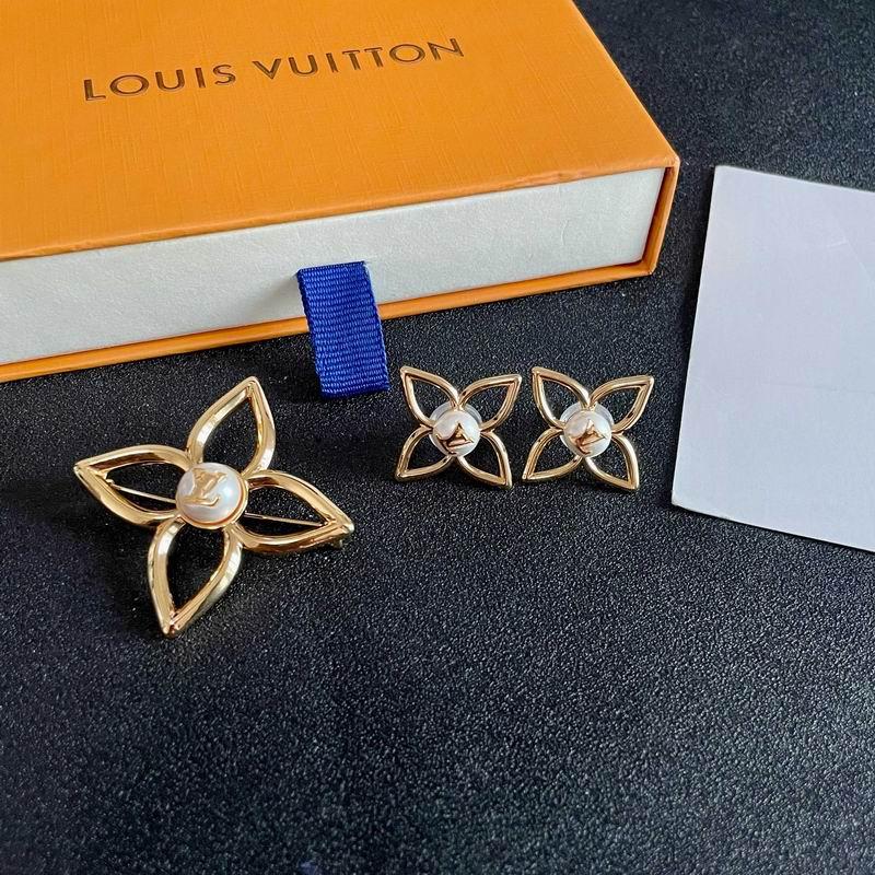 LV Brooch 05yxs04